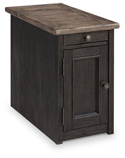 Mesa auxiliar Tyler Creek con puertos USB y tomas de corriente