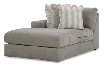 Avaliyah Sectional with Chaise